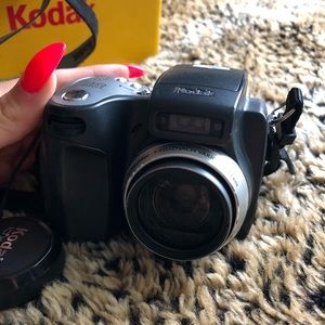 Black Kodak camera & lens 4.1 mega pixels